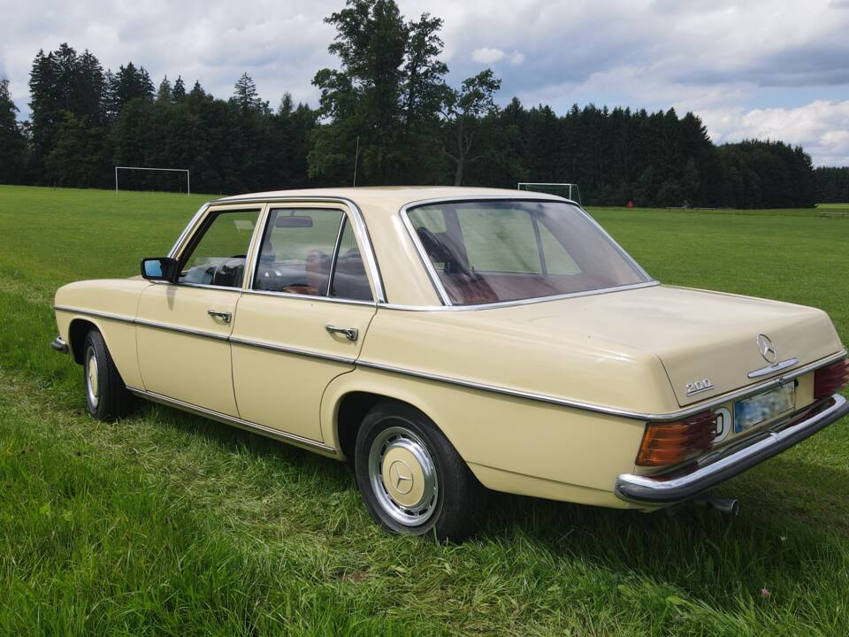 Immagine 12/32 di Mercedes-Benz 200 (1974)