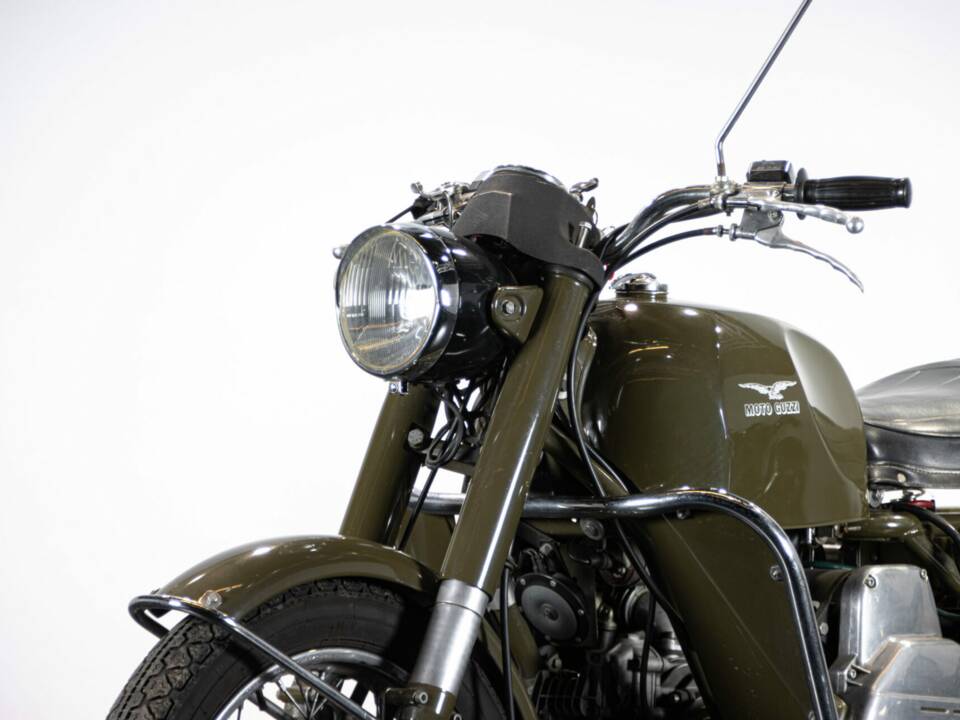 Bild 41/50 von Moto Guzzi Nuovo Falcone Militare (1973)