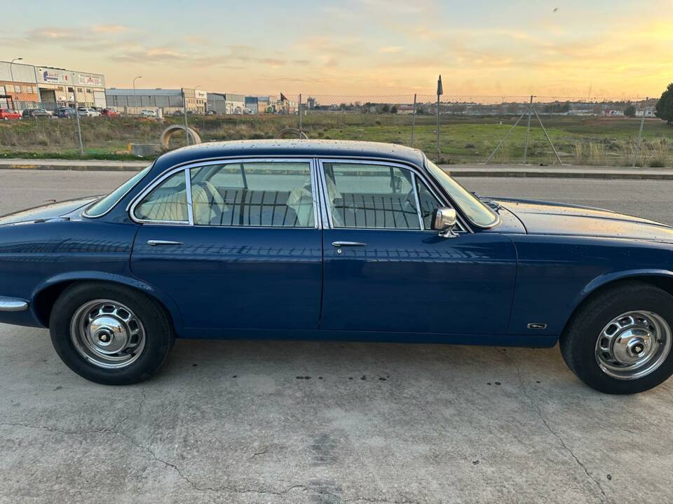 Imagen 3/8 de Jaguar XJ 4.2 (1978)