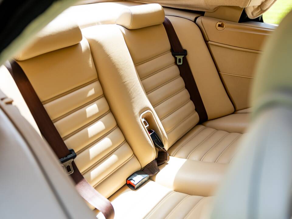 Image 19/46 of Bentley Azure (1997)