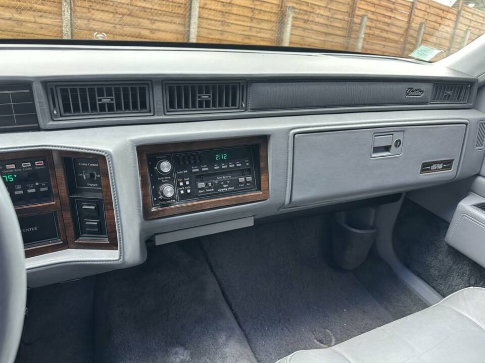 Immagine 8/8 di Cadillac DeVille (1991)
