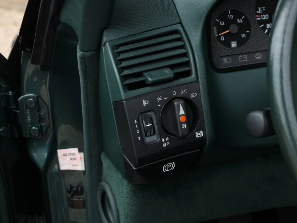 Image 38/50 of Mercedes-Benz 300 SL-24 (1992)