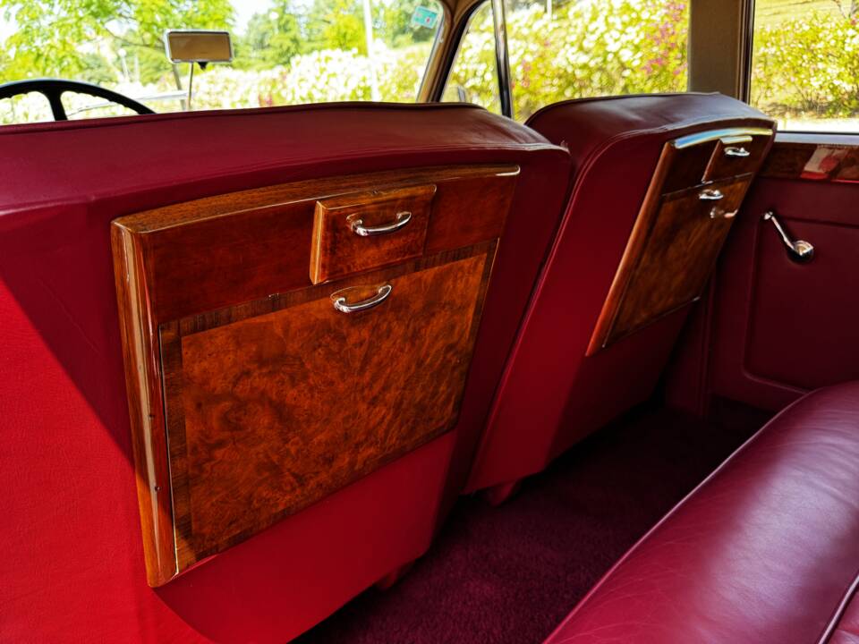 Image 67/81 of Bentley S 1 (1959)
