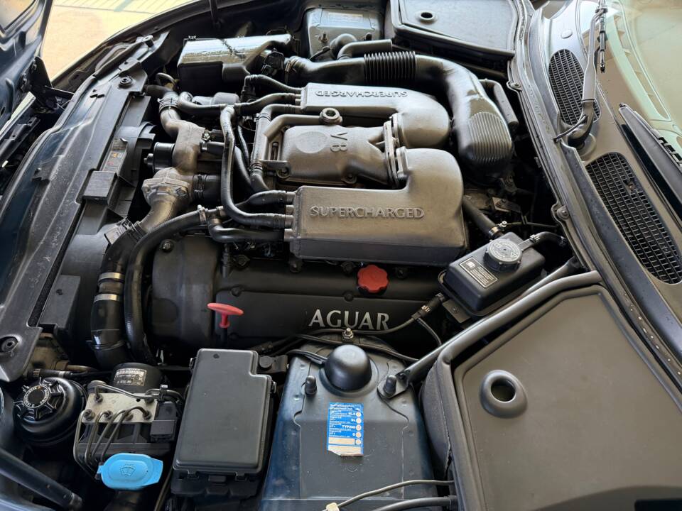 Bild 9/17 von Jaguar XKR (2002)