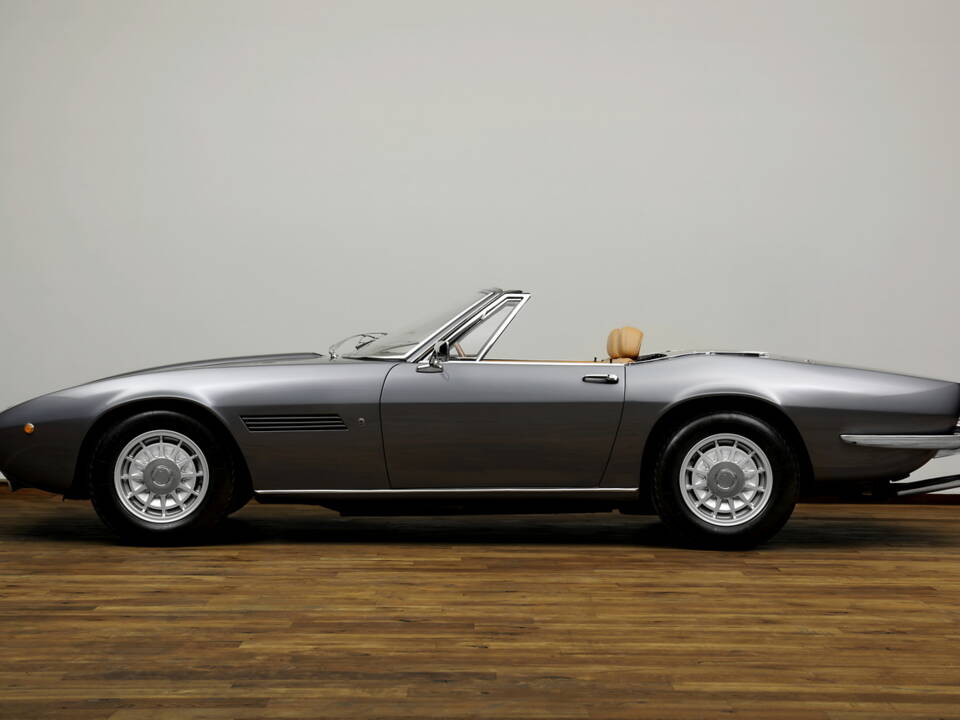 Image 3/23 of Maserati Ghibli Spyder (1970)