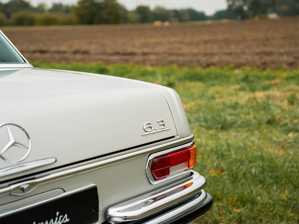 Image 15/50 of Mercedes-Benz 300 SEL 6.3 (1970)