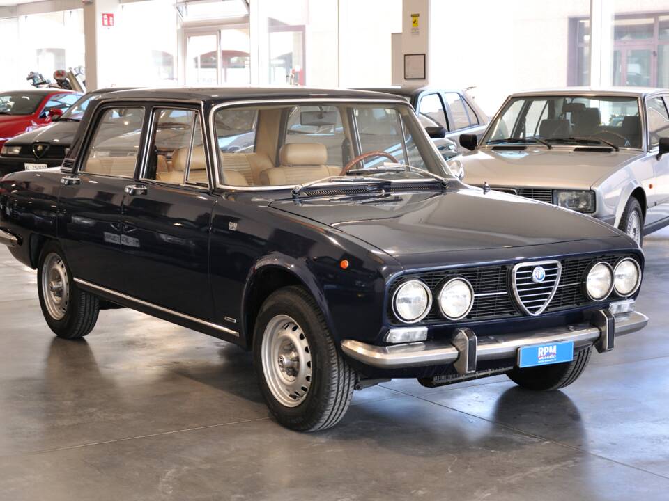 Image 2/35 of Alfa Romeo 2000 Berlina (1972)