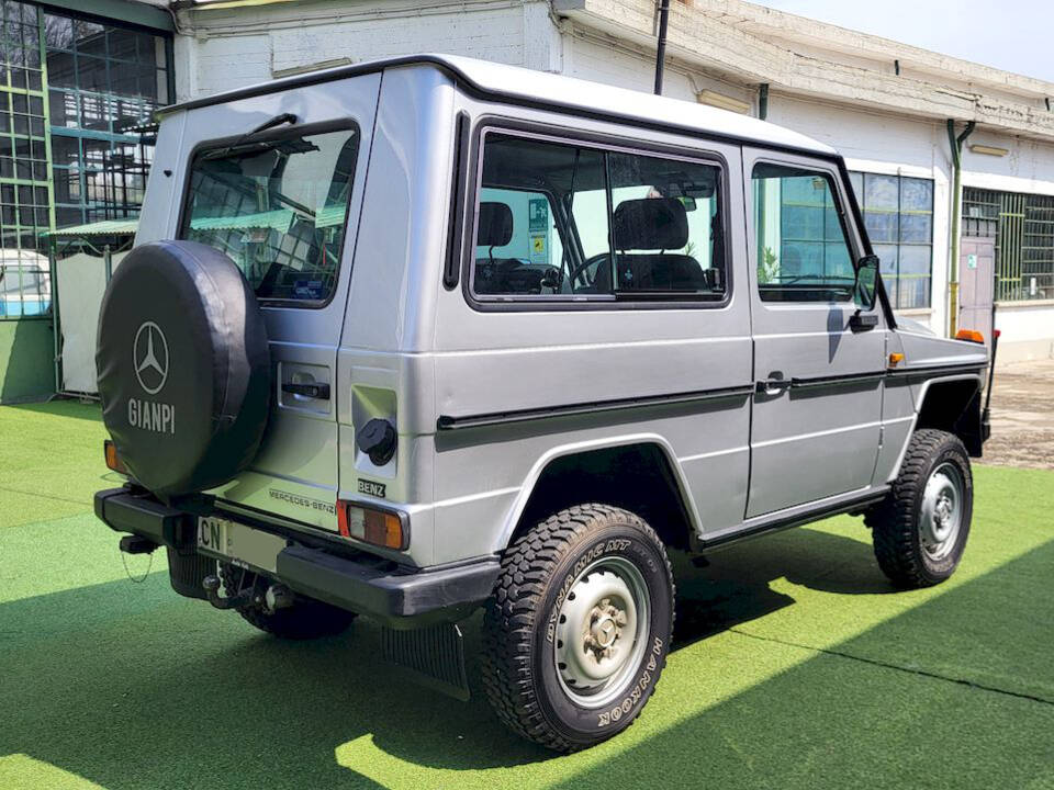 Image 12/55 of Mercedes-Benz 200 GE (SWB) (1990)