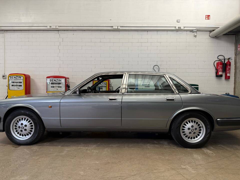 Image 1/19 of Jaguar XJ 40 4.0 (1993)