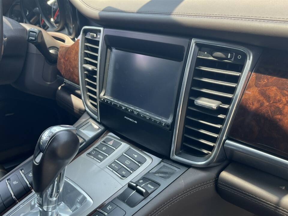 Image 69/91 of Porsche Panamera Turbo (2009)