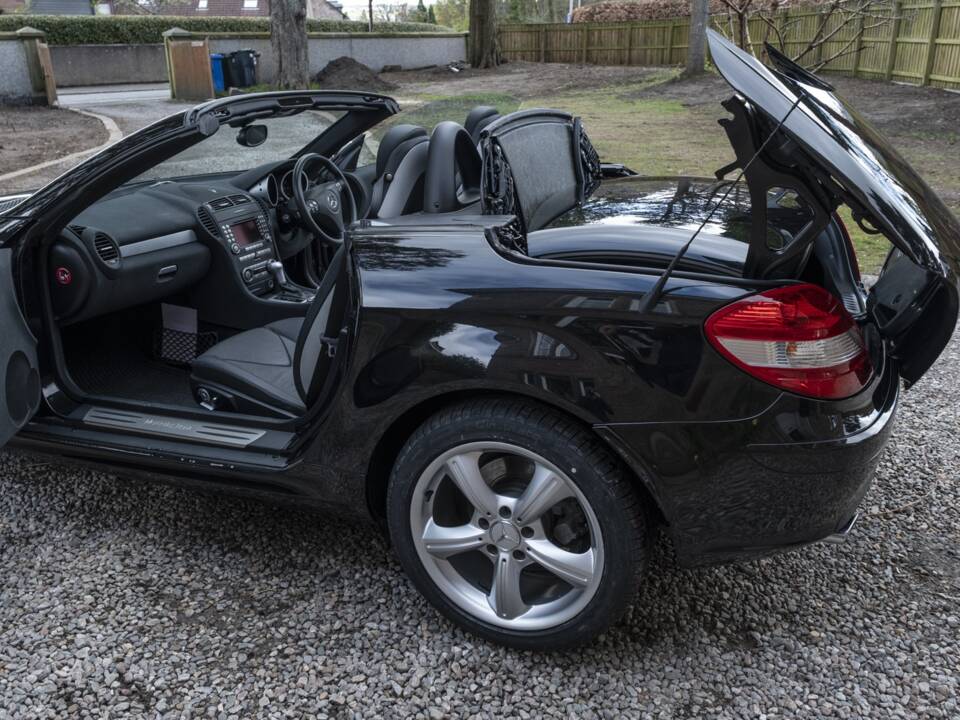 Immagine 35/43 di Mercedes-Benz SLK 350 (2004)