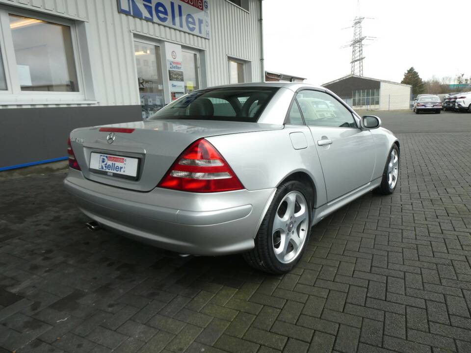 Bild 4/17 von Mercedes-Benz SLK 230 Kompressor (2003)