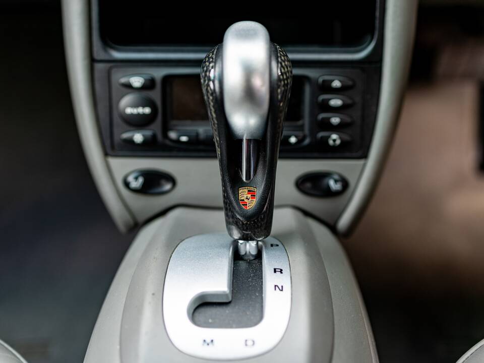 Image 36/50 of Porsche 911 Carrera 4S (2002)