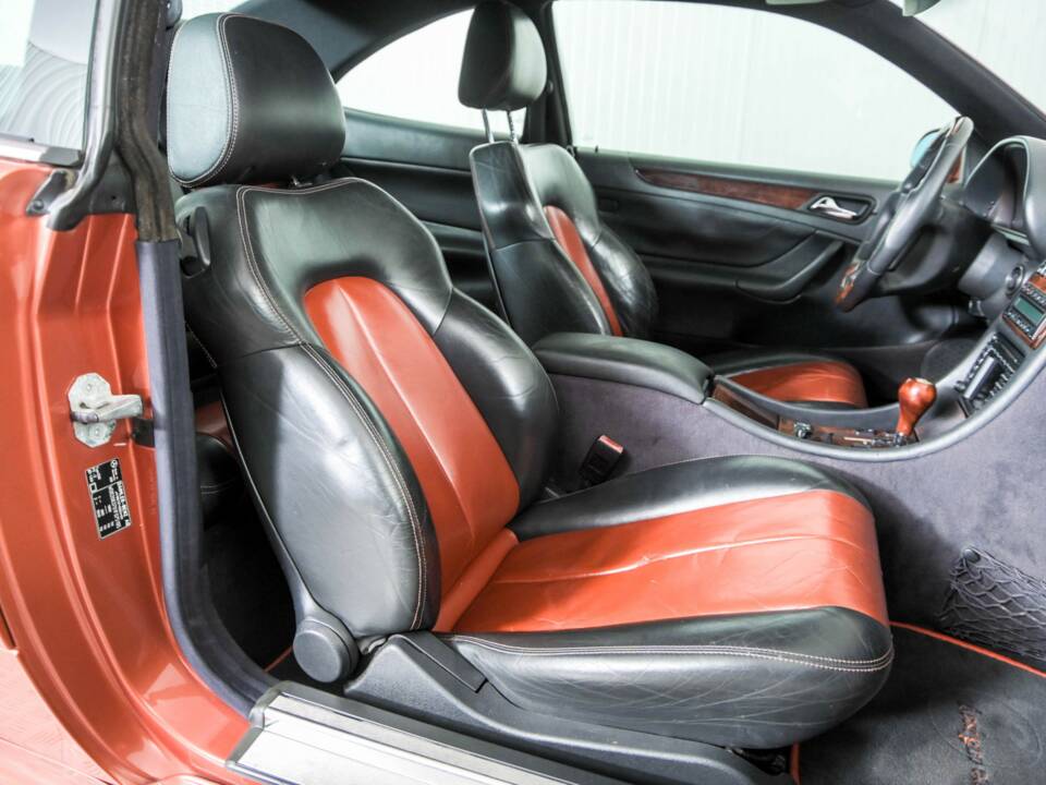 Image 16/50 of Mercedes-Benz CLK 430 (1999)