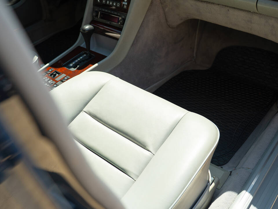 Bild 37/64 von Mercedes-Benz 500 SEL (1984)