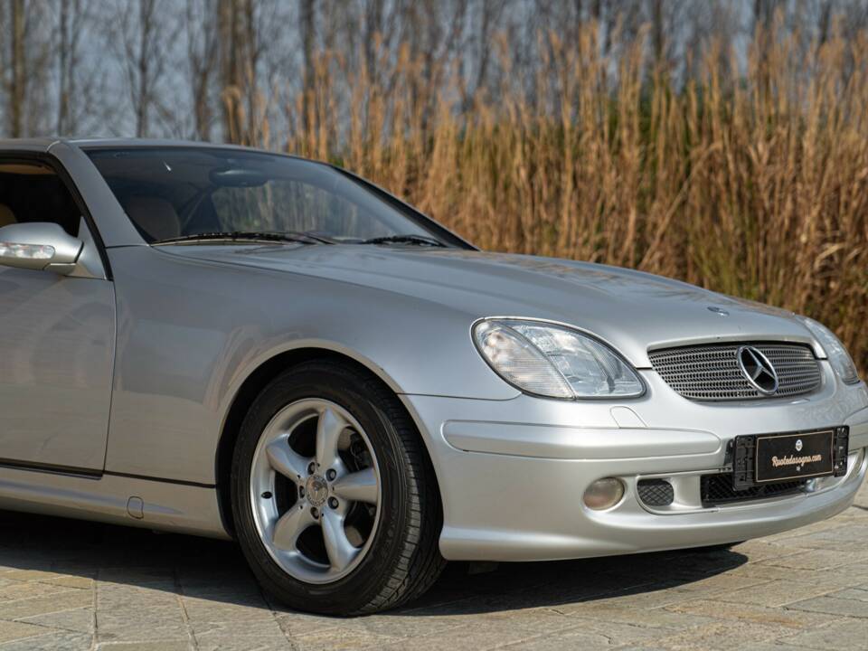 Image 19/50 de Mercedes-Benz SLK 320 (2001)
