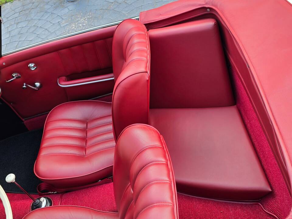 Image 16/21 of Mercedes-Benz 190 SL (1961)