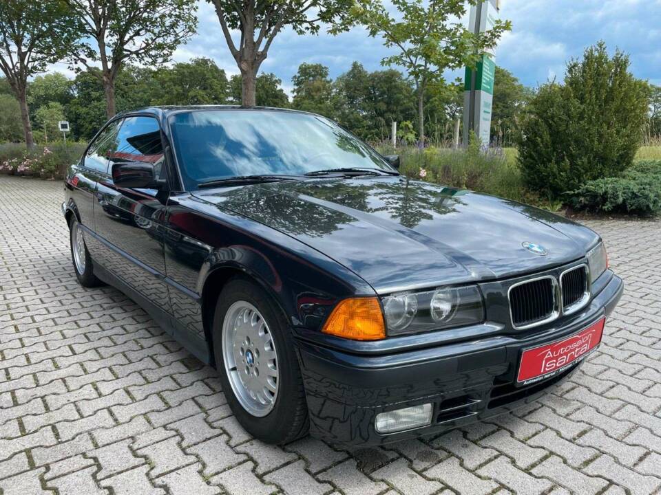 Image 5/20 de BMW 325i (1992)