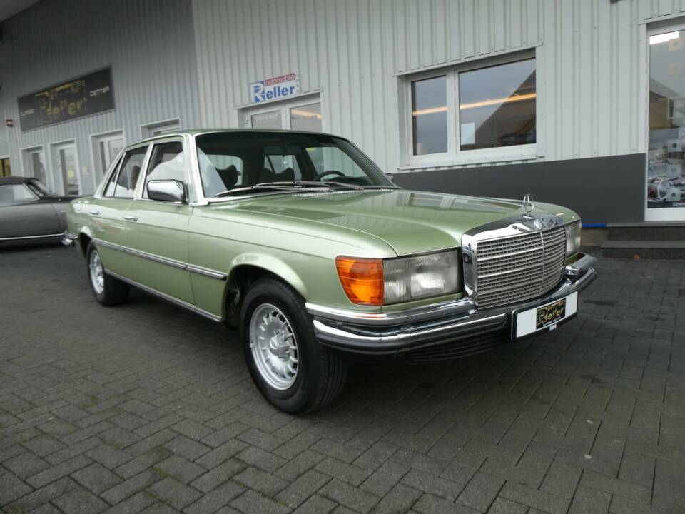 Immagine 1/21 di Mercedes-Benz 350 SE (1977)