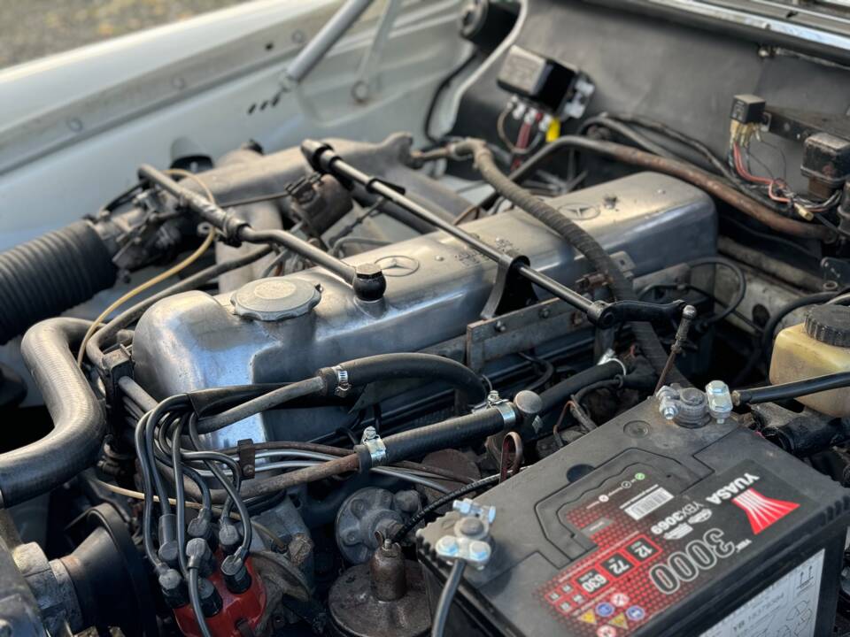 Image 109/132 of Mercedes-Benz 220 SE b (1963)