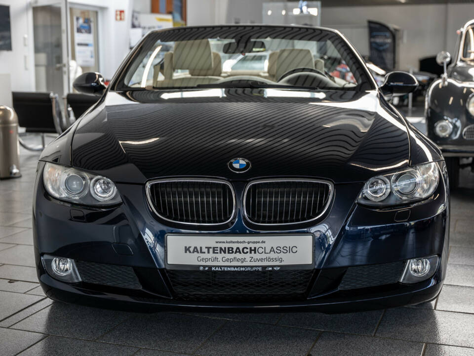 Image 3/31 of BMW 320i (2008)