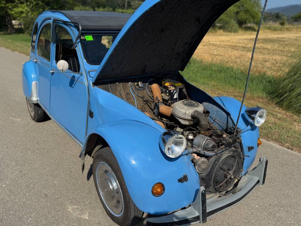 Image 8/25 of Citroën 2 CV 6 (1976)