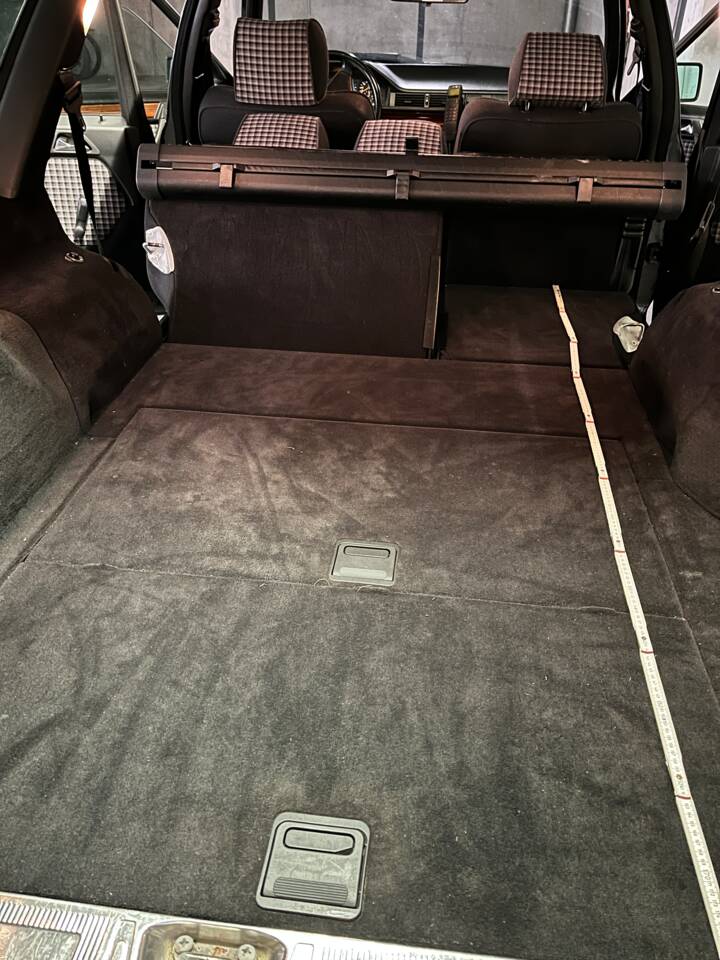 Afbeelding 30/74 van Mercedes-Benz 220 TE (1993)