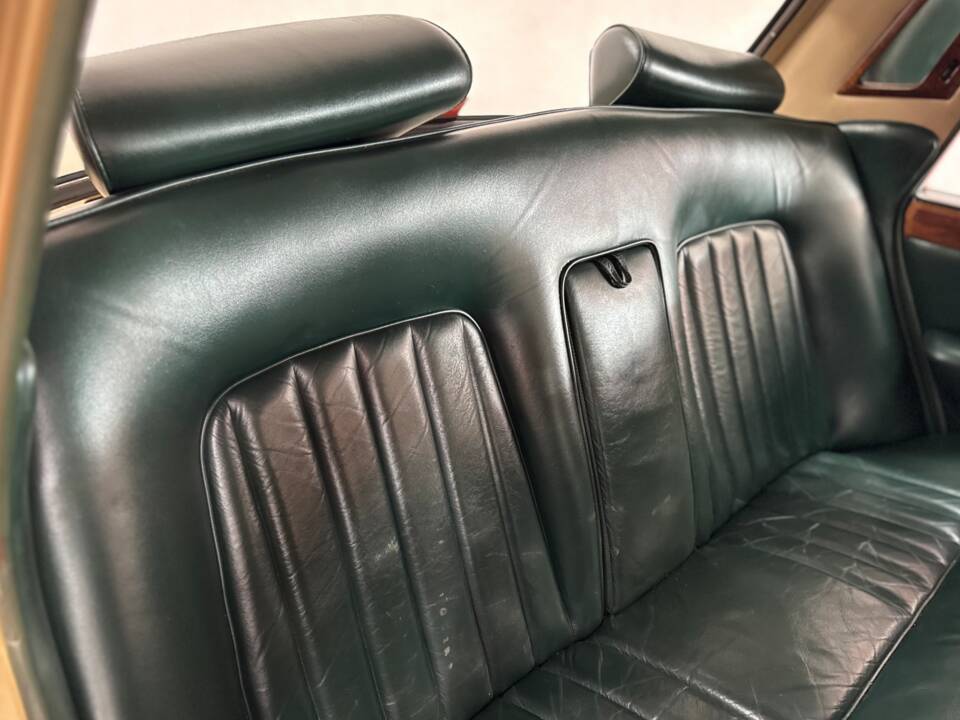 Image 16/23 of Rolls-Royce Silver Shadow I (1975)