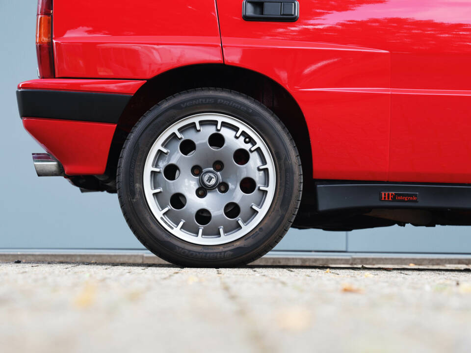 Image 6/41 of Lancia Delta HF Integrale (1989)