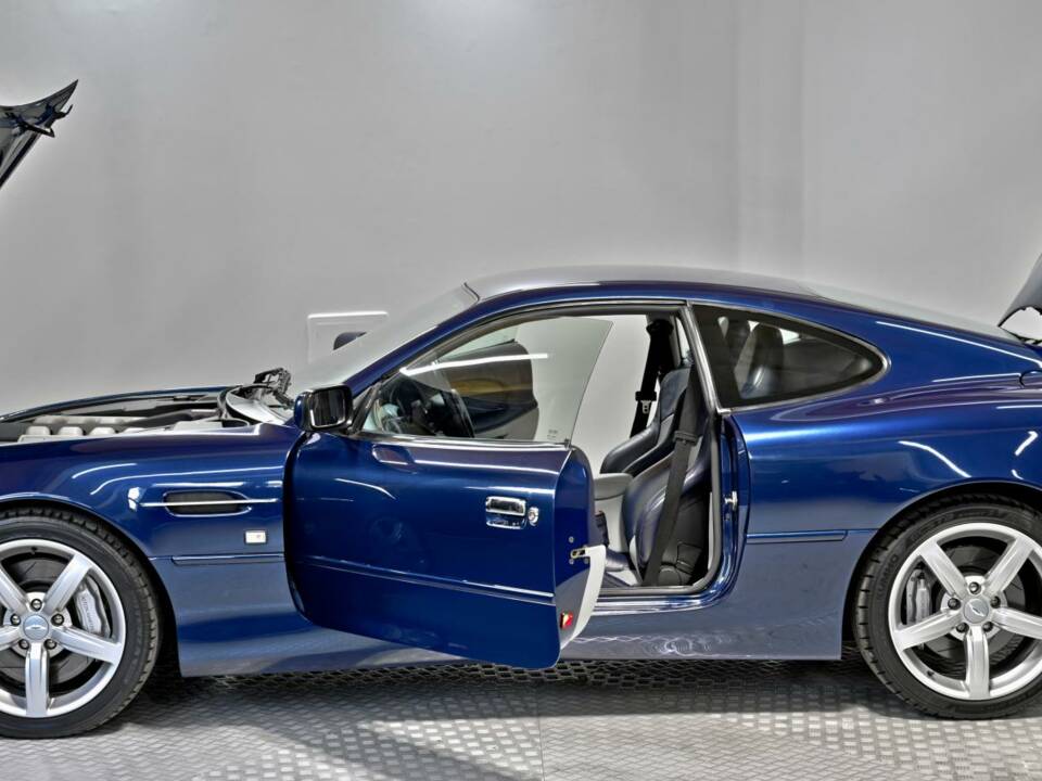 Image 37/50 of Aston Martin DB 7 GT (2004)
