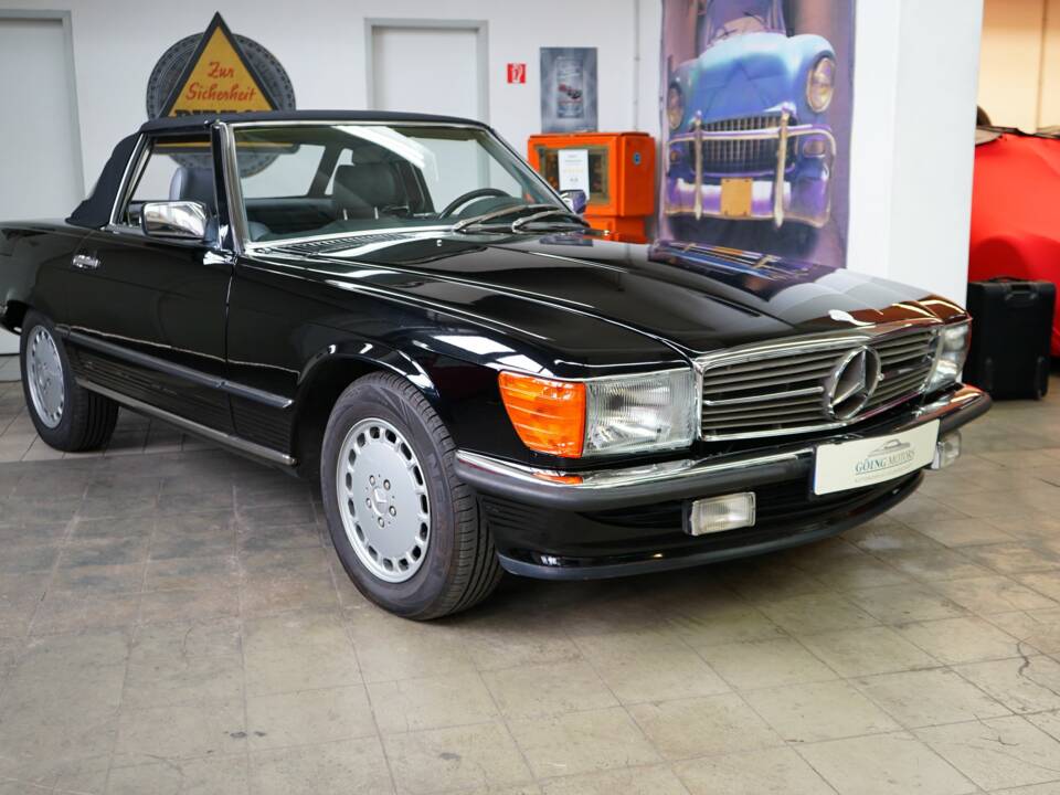 Image 1/22 of Mercedes-Benz 560 SL (1987)