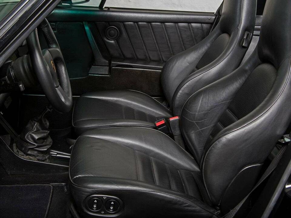 Bild 27/32 von Porsche 911 Carrera 3.2 (1986)