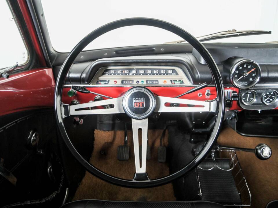 Image 8/50 of Volvo P 123 GT (1968)