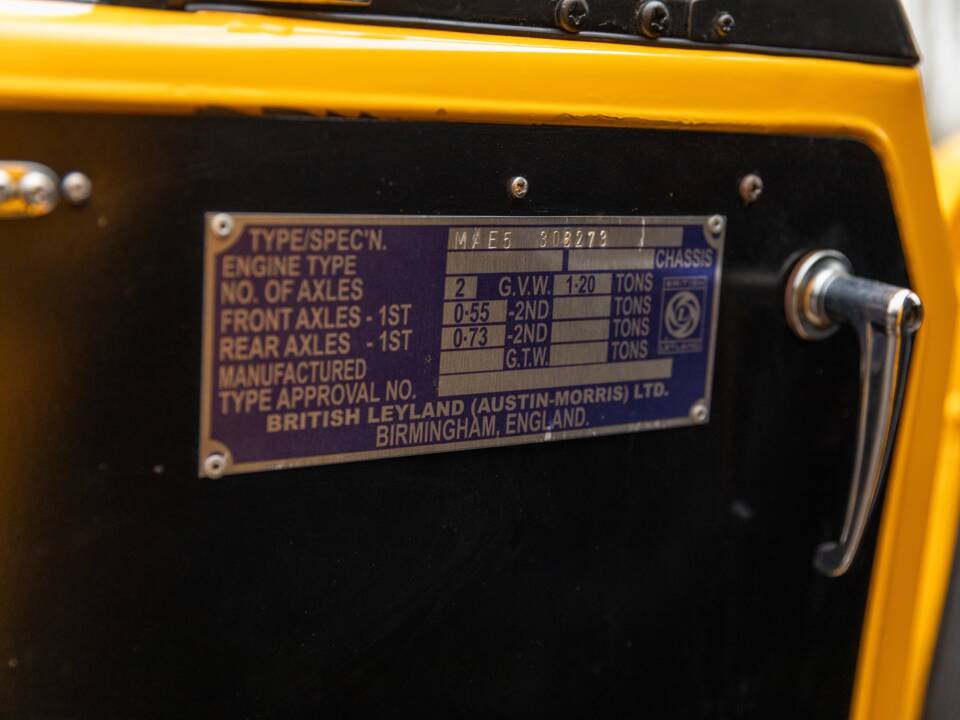 Image 48/50 of Morris Minor Van (1971)