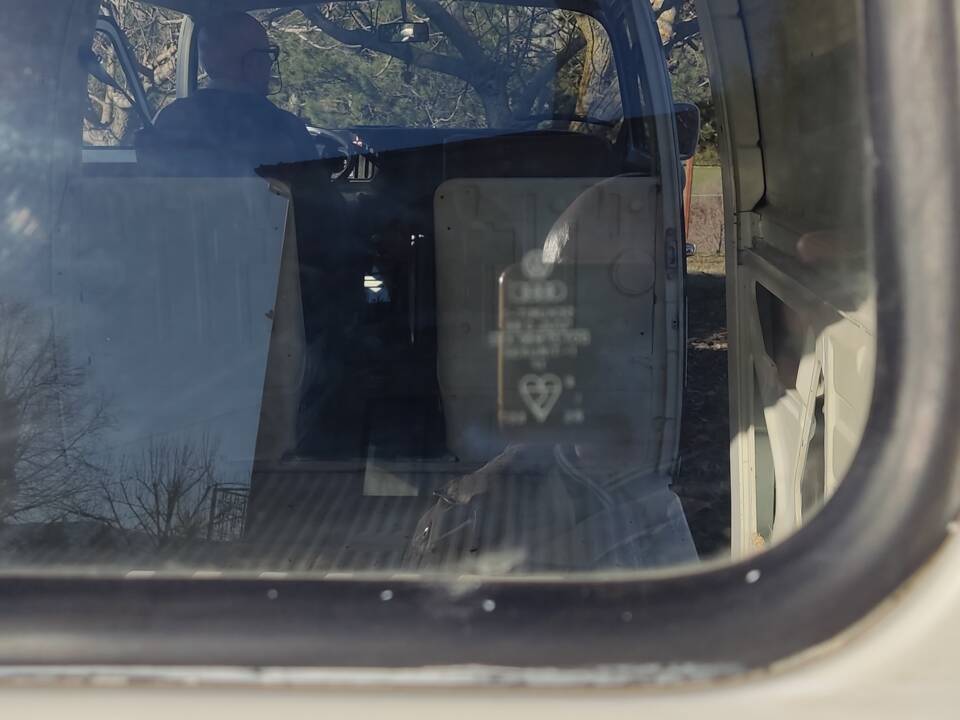 Imagen 46/50 de Volkswagen T2b panel van (1979)