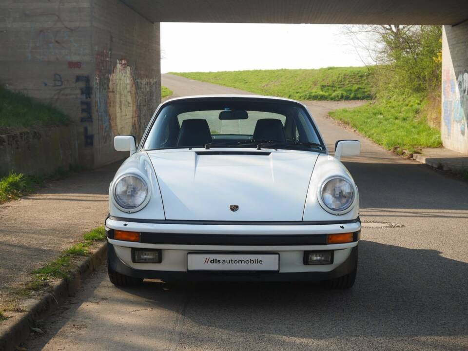 Bild 10/23 von Porsche 911 Carrera 3.2 (1985)