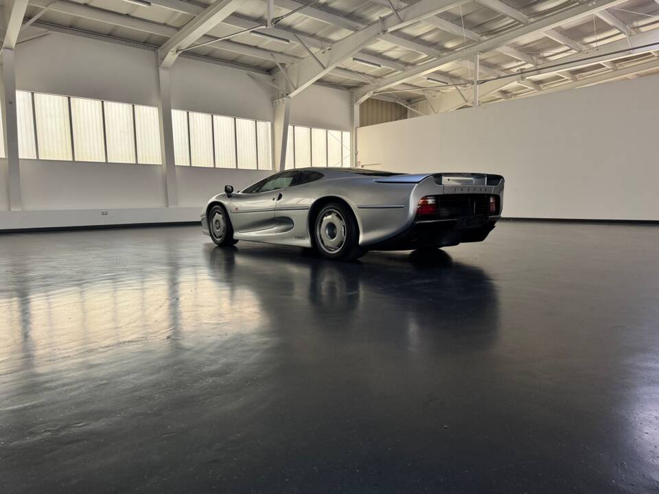 Imagen 3/47 de Jaguar XJ 220 (1993)