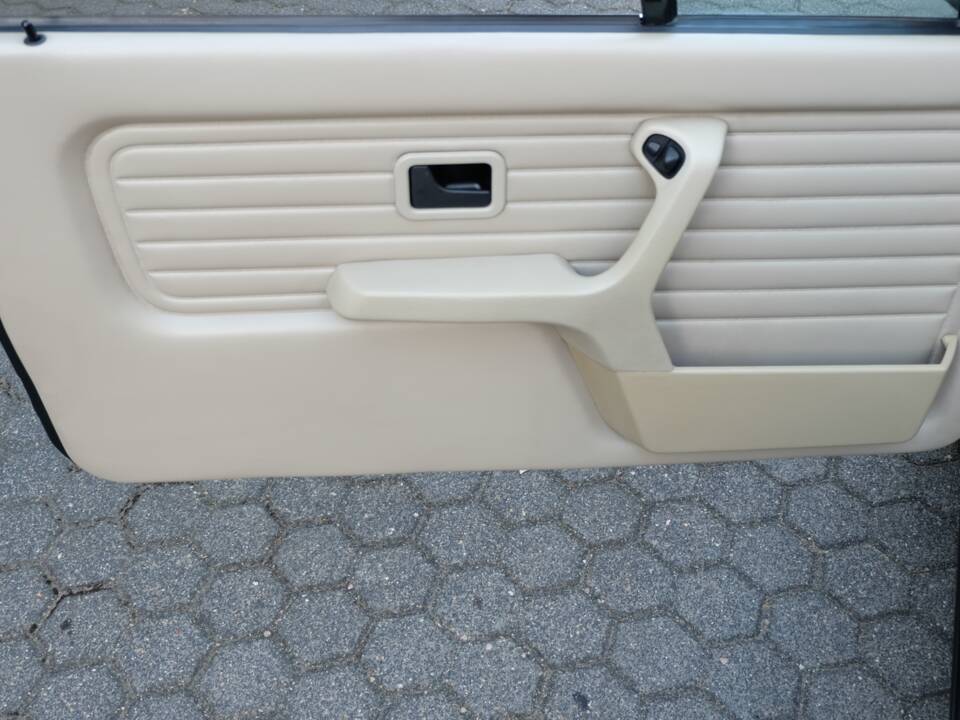 Immagine 39/48 di BMW 325i (1986)