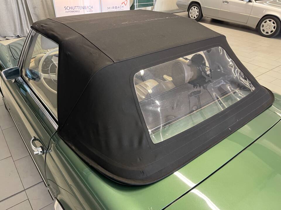 Image 15/22 of Mercedes-Benz 280 SL (1970)