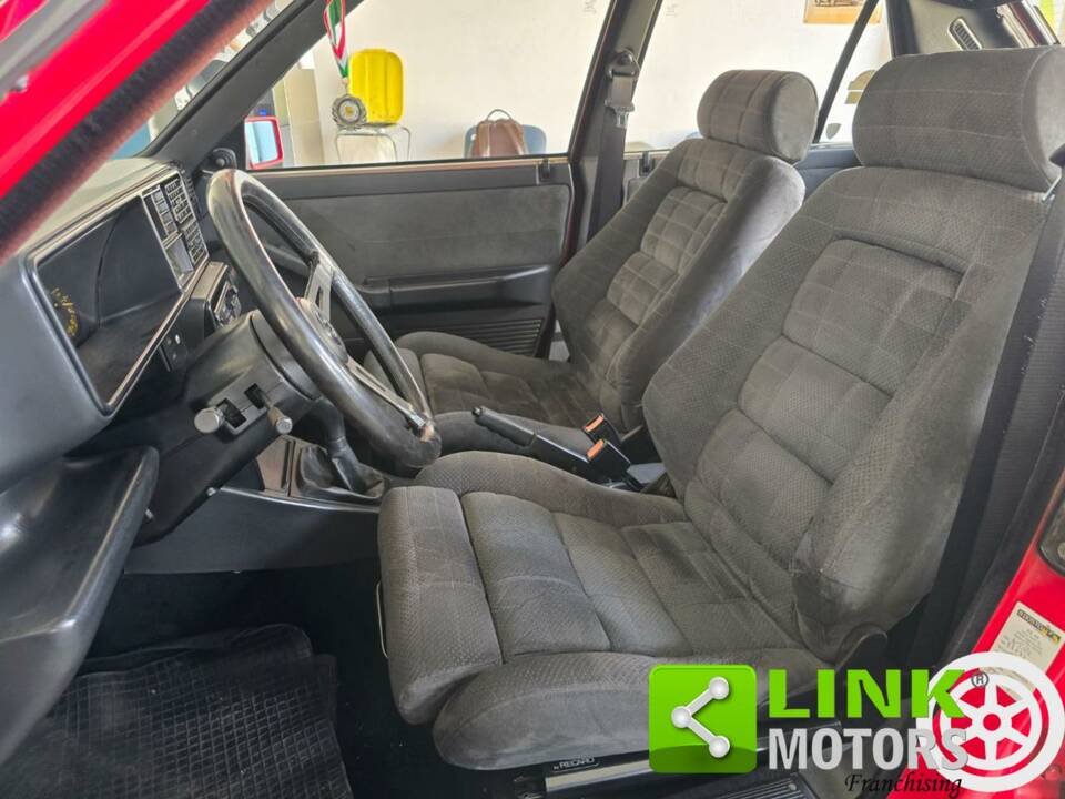 Bild 4/10 von Lancia Delta HF Turbo (1990)