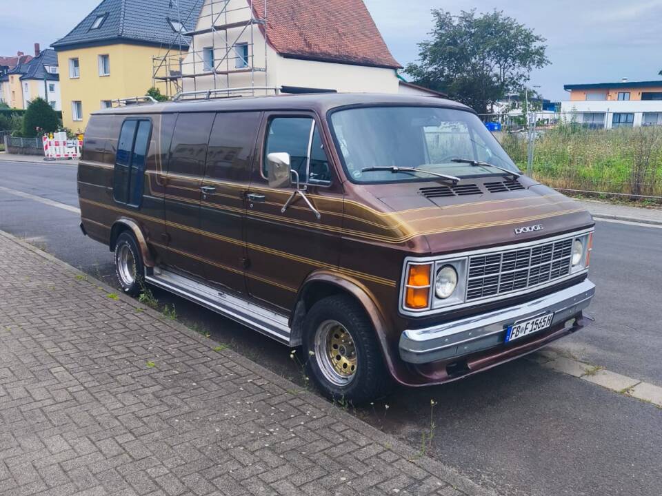 Immagine 5/143 di Dodge B 200 Sportsman (1978)
