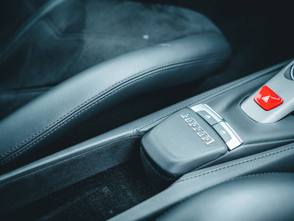 Image 45/56 of Ferrari 488 GTB (2020)