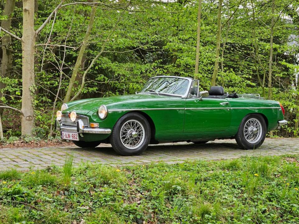Image 3/8 of MG MGB (1977)