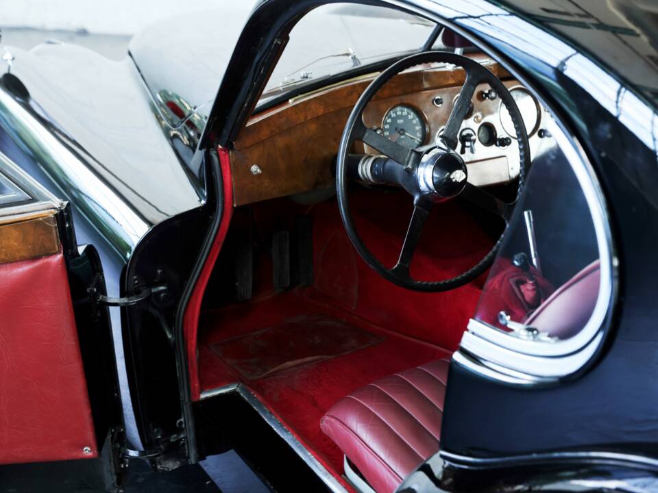 Image 15/47 de Jaguar XK 120 FHC (1954)