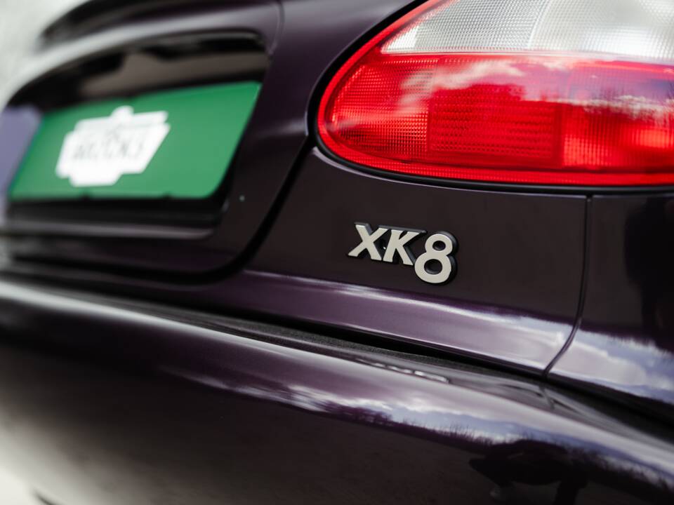 Image 13/42 of Jaguar XK8 4.0 (1999)
