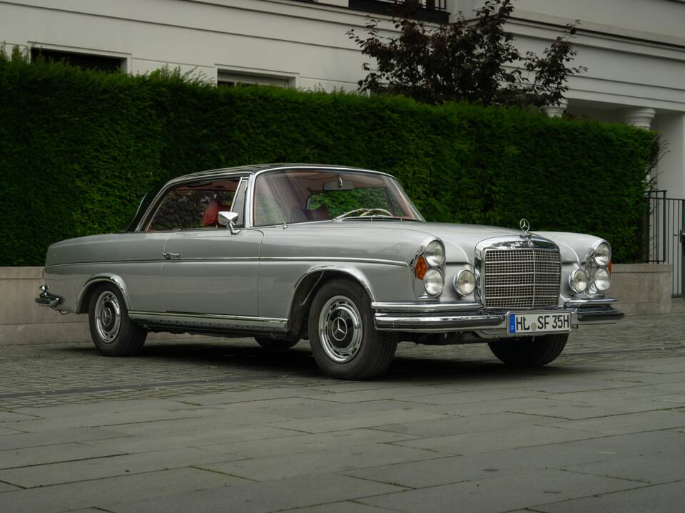 Image 3/95 of Mercedes-Benz 280 SE 3,5 (1970)