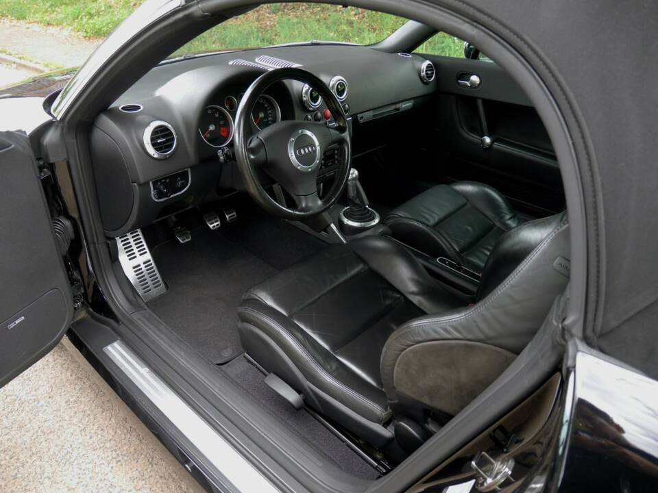 Image 22/35 of Audi TT 3.2 quattro (2004)