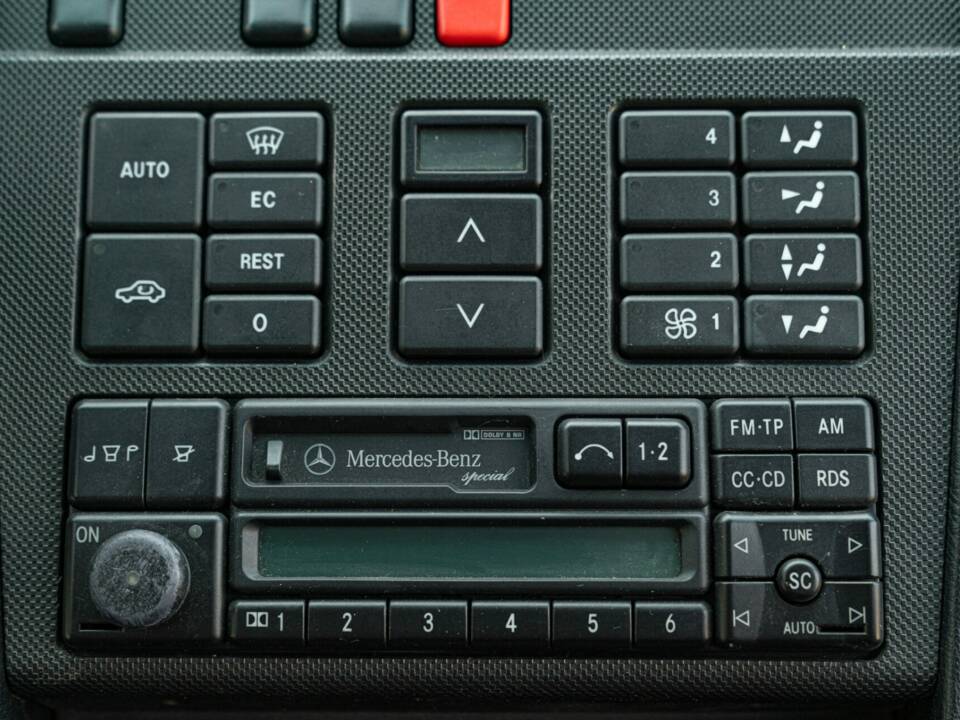 Image 36/50 of Mercedes-Benz C 36 AMG (1995)