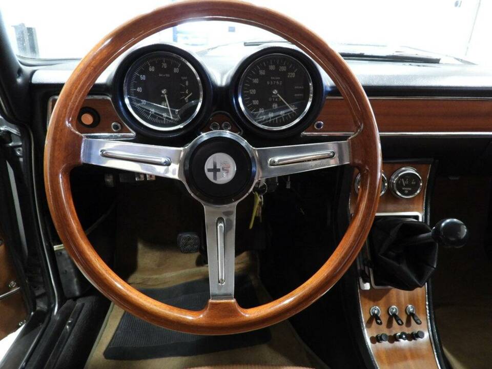 Imagen 4/10 de Alfa Romeo 1750 GT Veloce (1969)