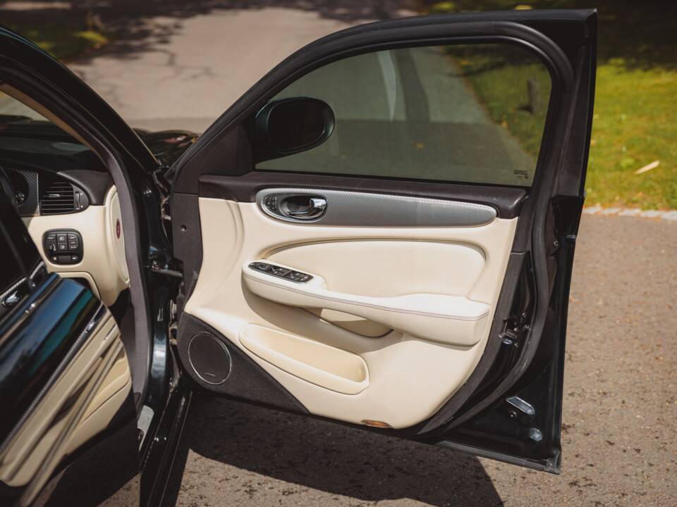 Bild 33/47 von Jaguar XJR (2006)